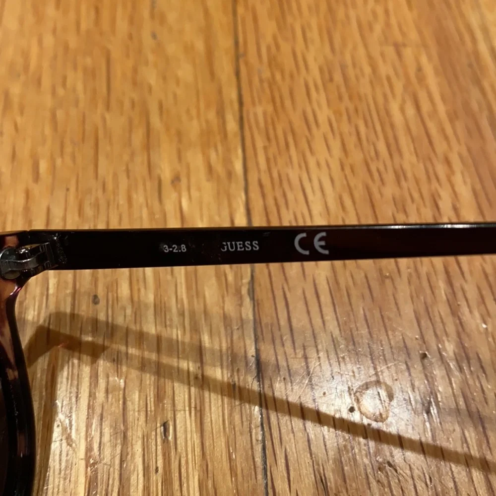 Guess Designer Sunglasses with Mirror Lenses 😎 - Picture 6 of 11